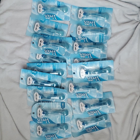 17 PackOf Gillette Venus Smooth Women's Razor Handle & Cartridge